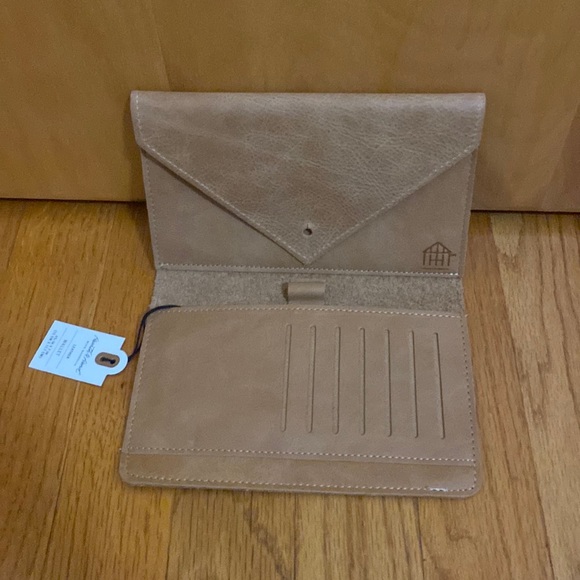 Hearth & Hand With Magnolia Leather Wallet Tan NWT - Picture 4 of 11